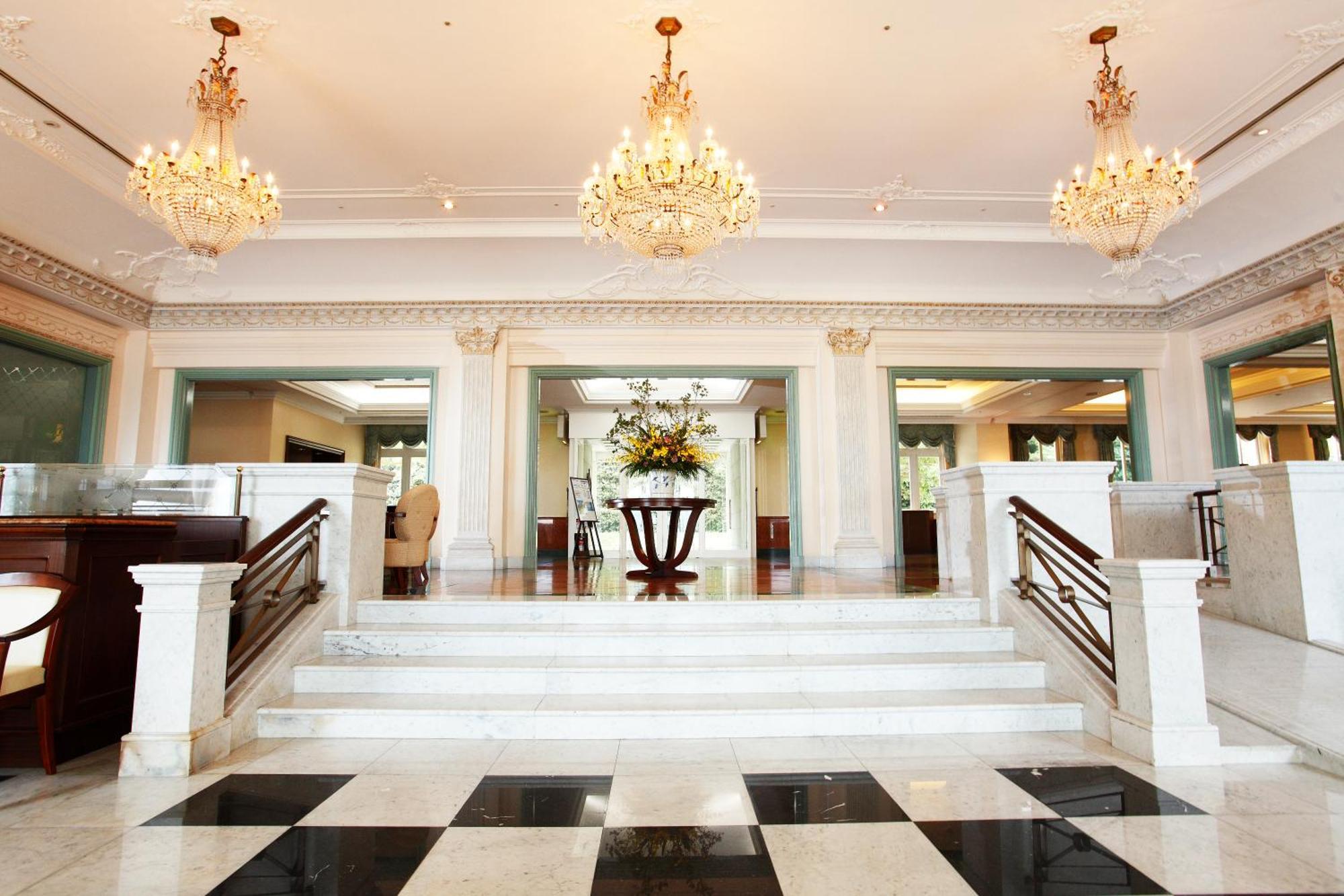 Hotel Den Haag Huis Ten Bosch Сасебо Экстерьер фото The lobby of the hotel