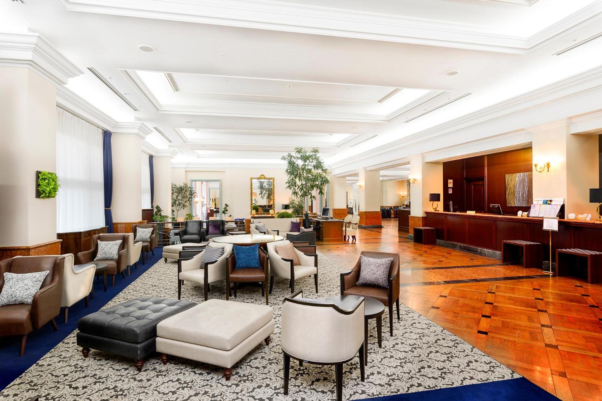 Hotel Den Haag Huis Ten Bosch Сасебо Экстерьер фото The lobby of the hotel