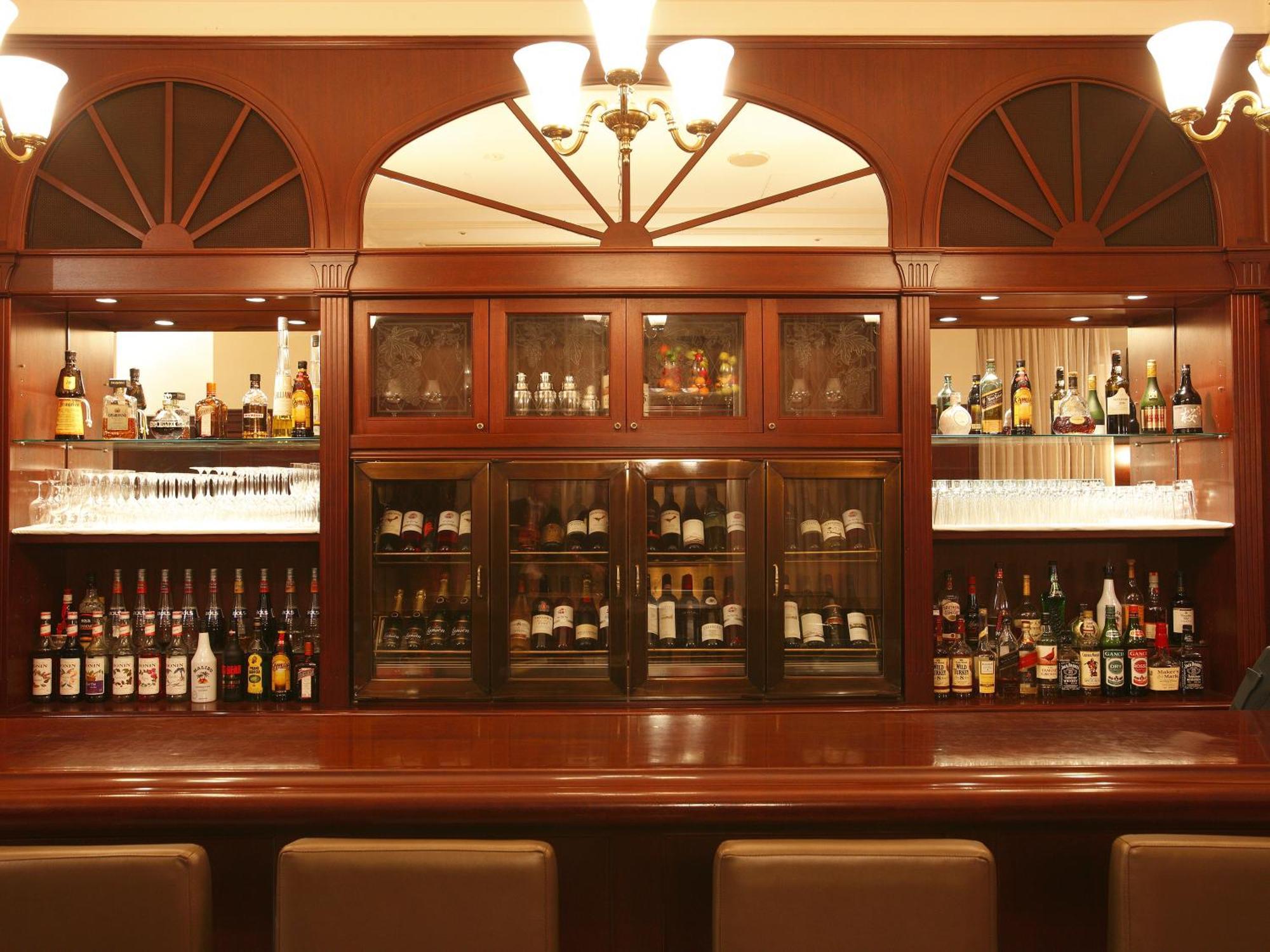 Hotel Den Haag Huis Ten Bosch Сасебо Экстерьер фото A bar in a hotel