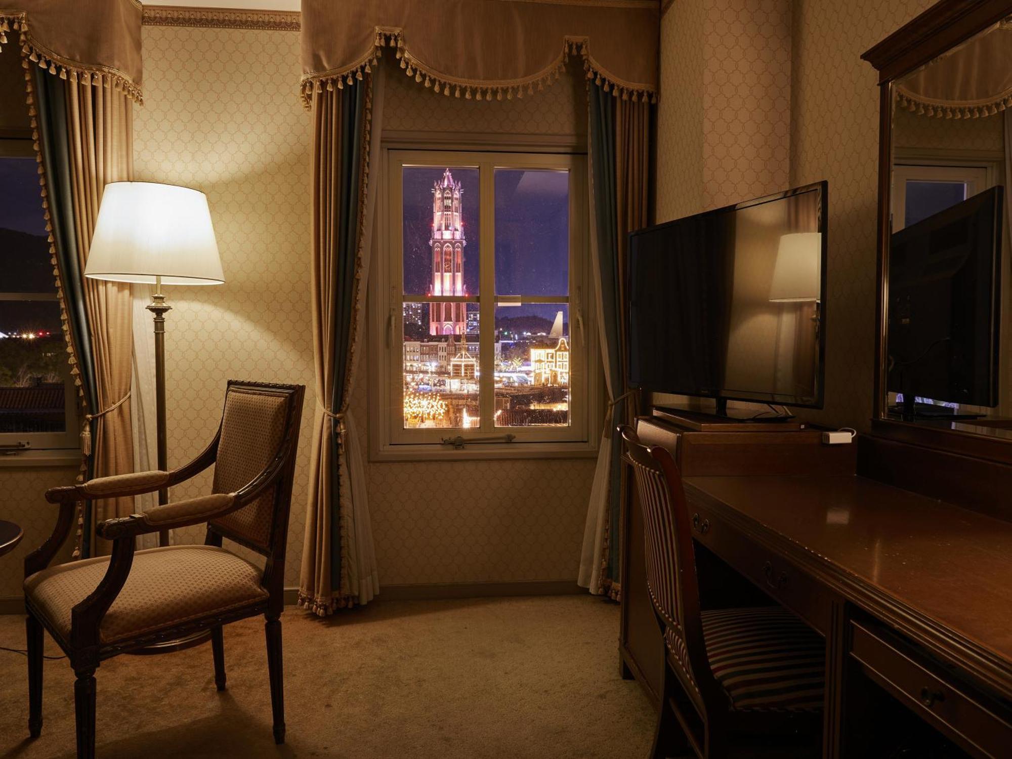 Hotel Den Haag Huis Ten Bosch Сасебо Экстерьер фото A room at the Four Seasons Hotel