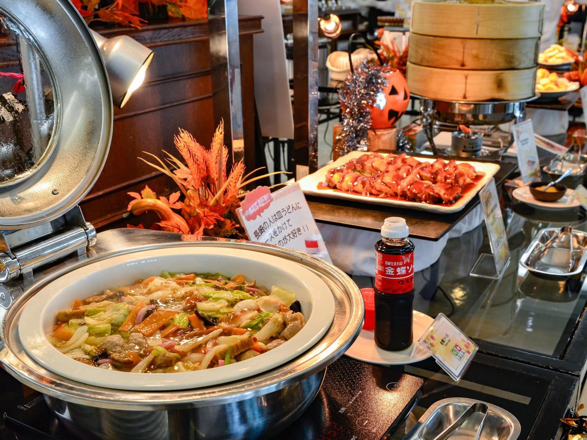 Hotel Den Haag Huis Ten Bosch Сасебо Экстерьер фото A buffet at a hotel