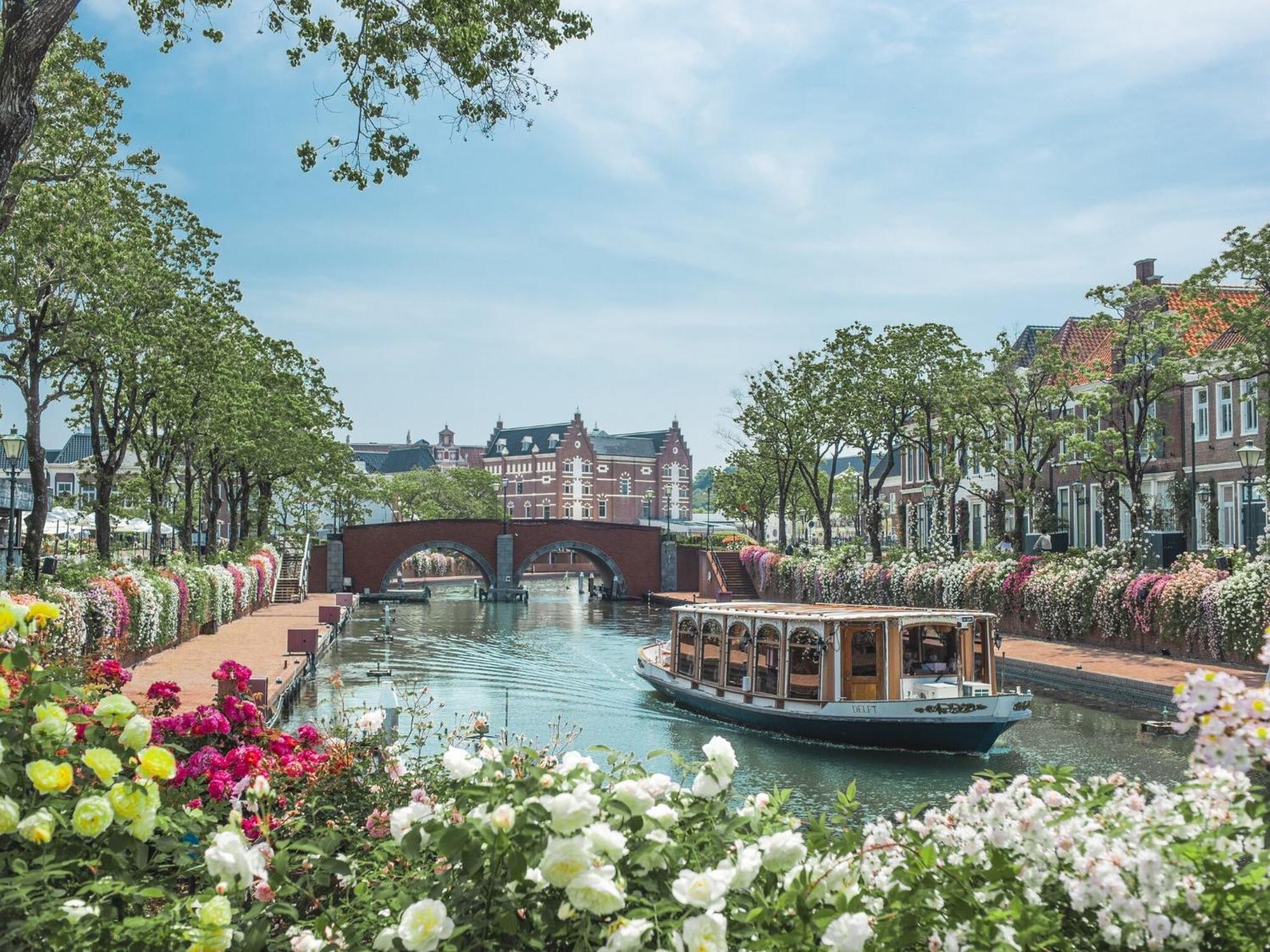Hotel Den Haag Huis Ten Bosch Сасебо Экстерьер фото The planned canal in the centre of the town