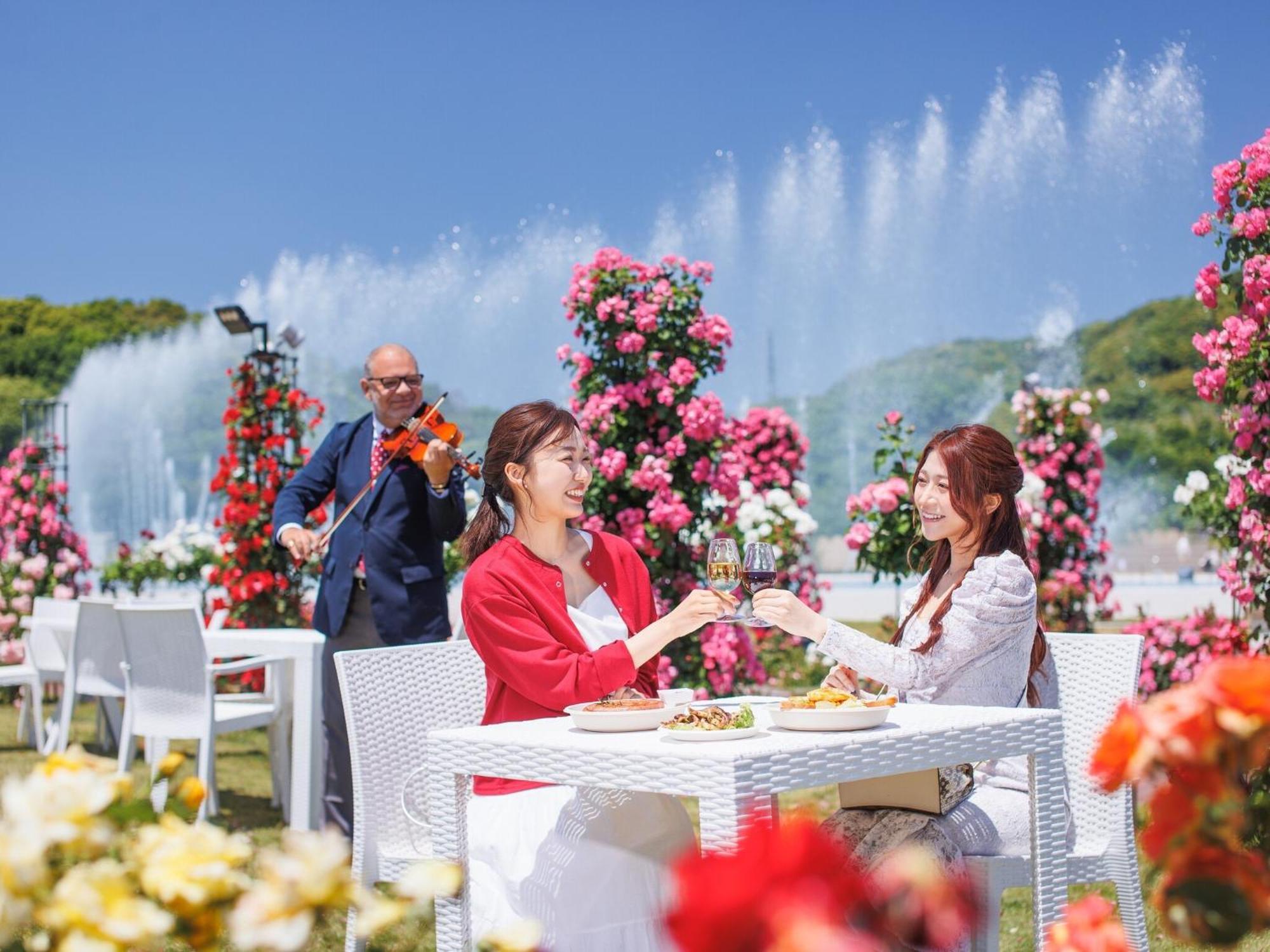 Hotel Den Haag Huis Ten Bosch Сасебо Экстерьер фото The Rose Festival